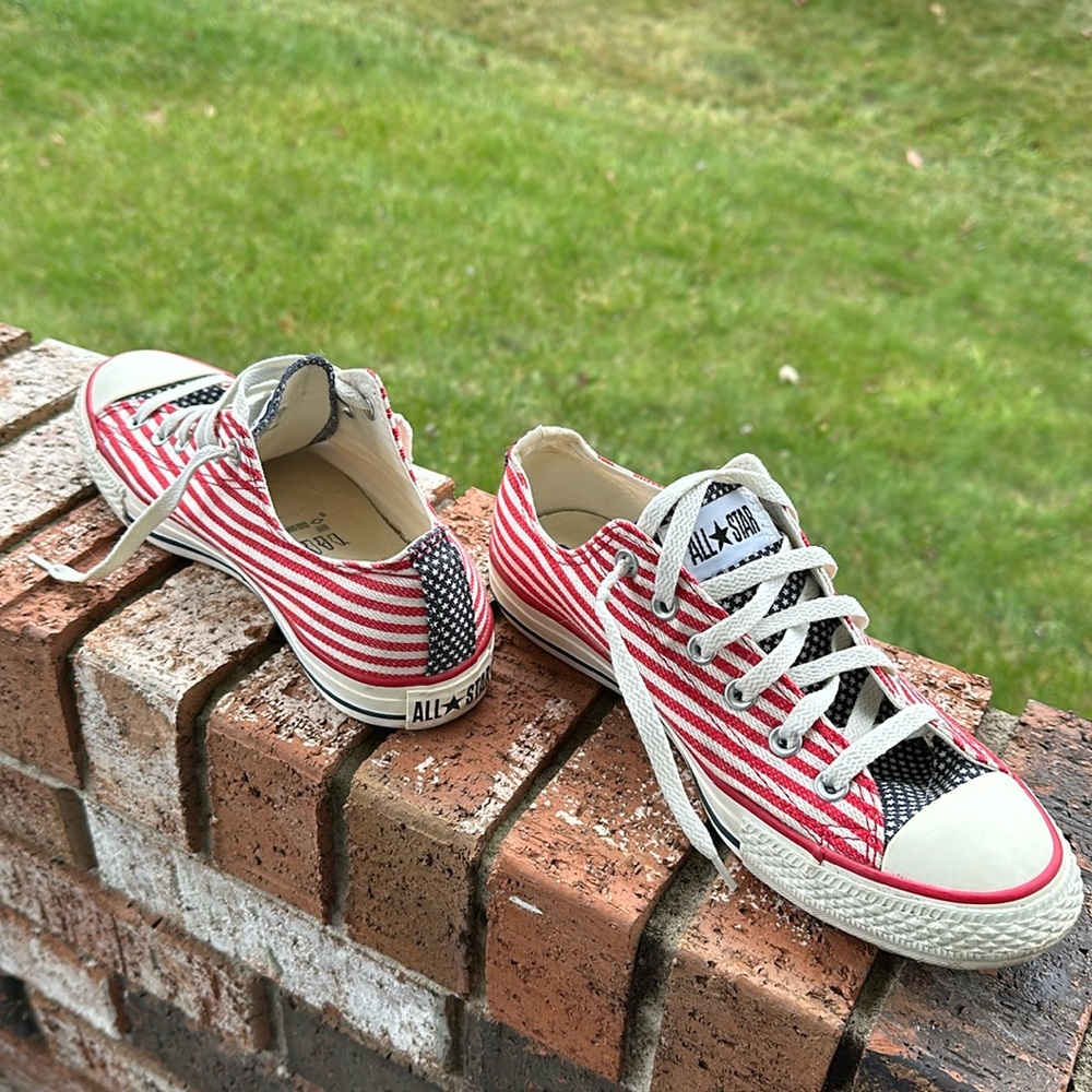Converse All Star Red White Blue American Flag Low Top Size Mens 7.5, W 9.5